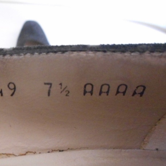 Salvatore Ferragamo Size 7.5 4A Black Pump Shoe - Picture 7 of 7